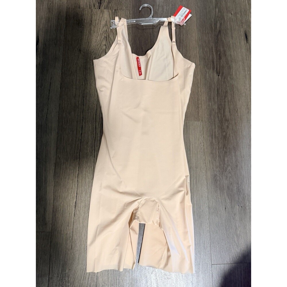 SPANX ThinStincts Open Bust Mid Thigh Firm Control NUDE Bodysuit NEW Womens Sz L